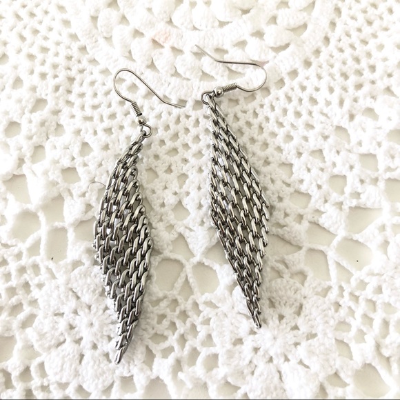 Metal Chain Dangling Leaf Earrings